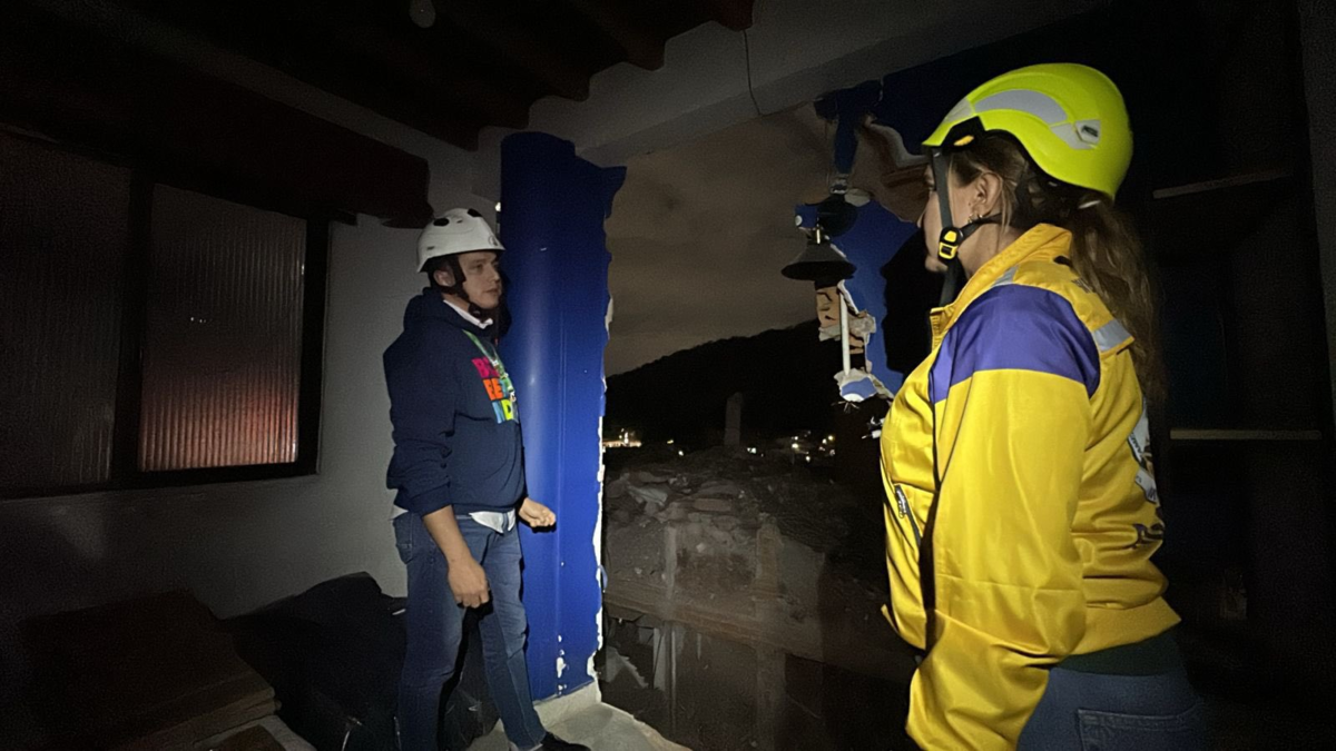 Demolición por obras del Metro de la 80 dejó varias casas en ruinas y 24 personas evacuadas en Medellín: esto se sabe de la emergencia