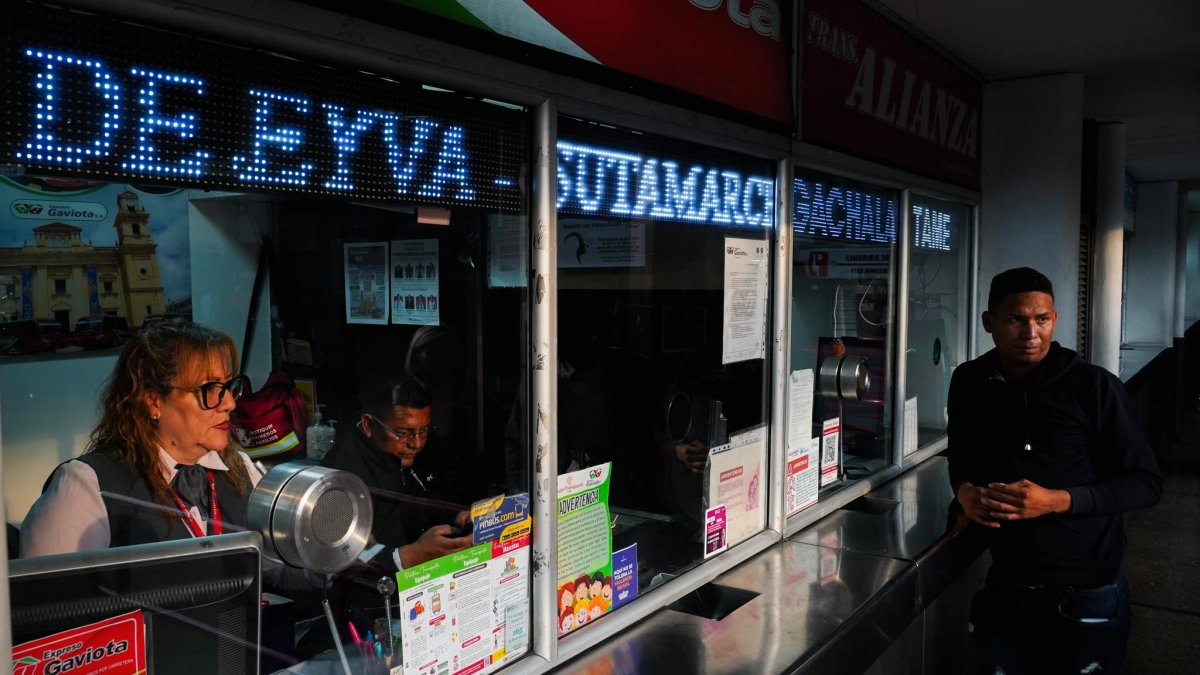 Photo : Eltiempo Terminal de Transporte de Bogotá supprime les paiements en espèces