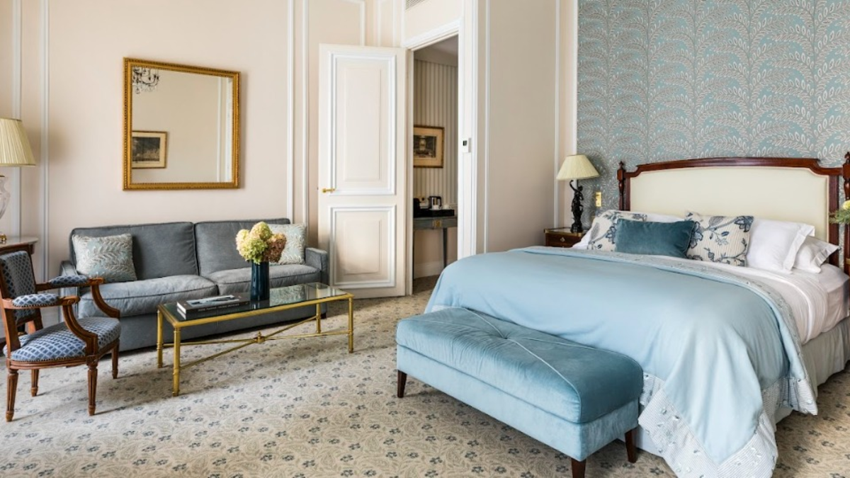 San Régis: el hotel en París que por más de 100 años ha mantenido vivo el encanto del lujo francés
