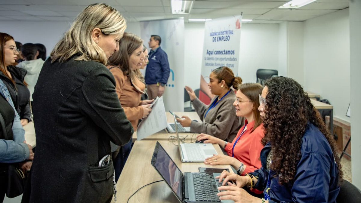 Así se está moviendo el empleo en Bogotá: empresas apuestan por perfiles técnicos y menos experiencia