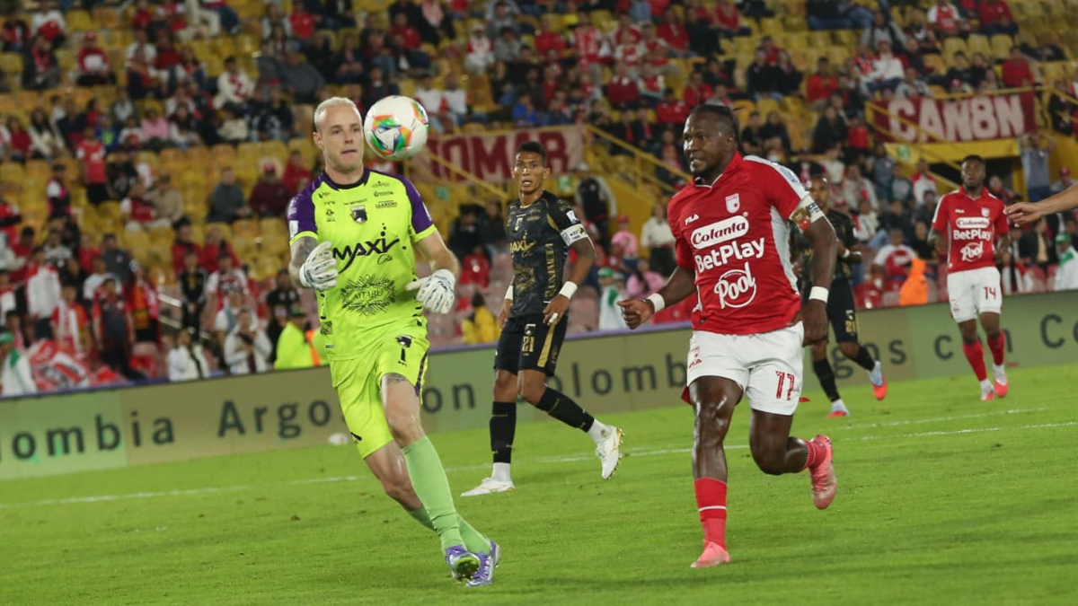 Santa Fe perdió con Llaneros en El Campín y quedó al borde de la eliminación