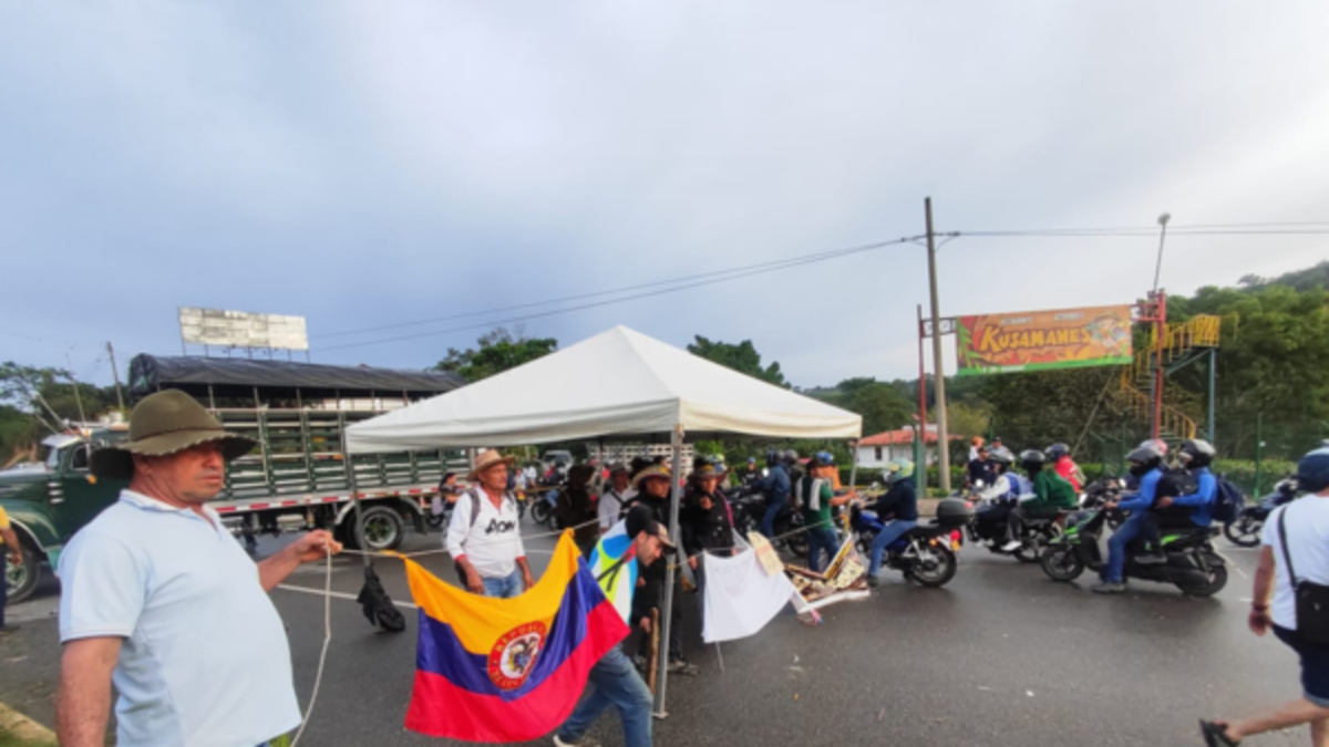 El impacto económico que están dejando los bloqueos por el aumento del predial: industria avícola y láctea, en jaque