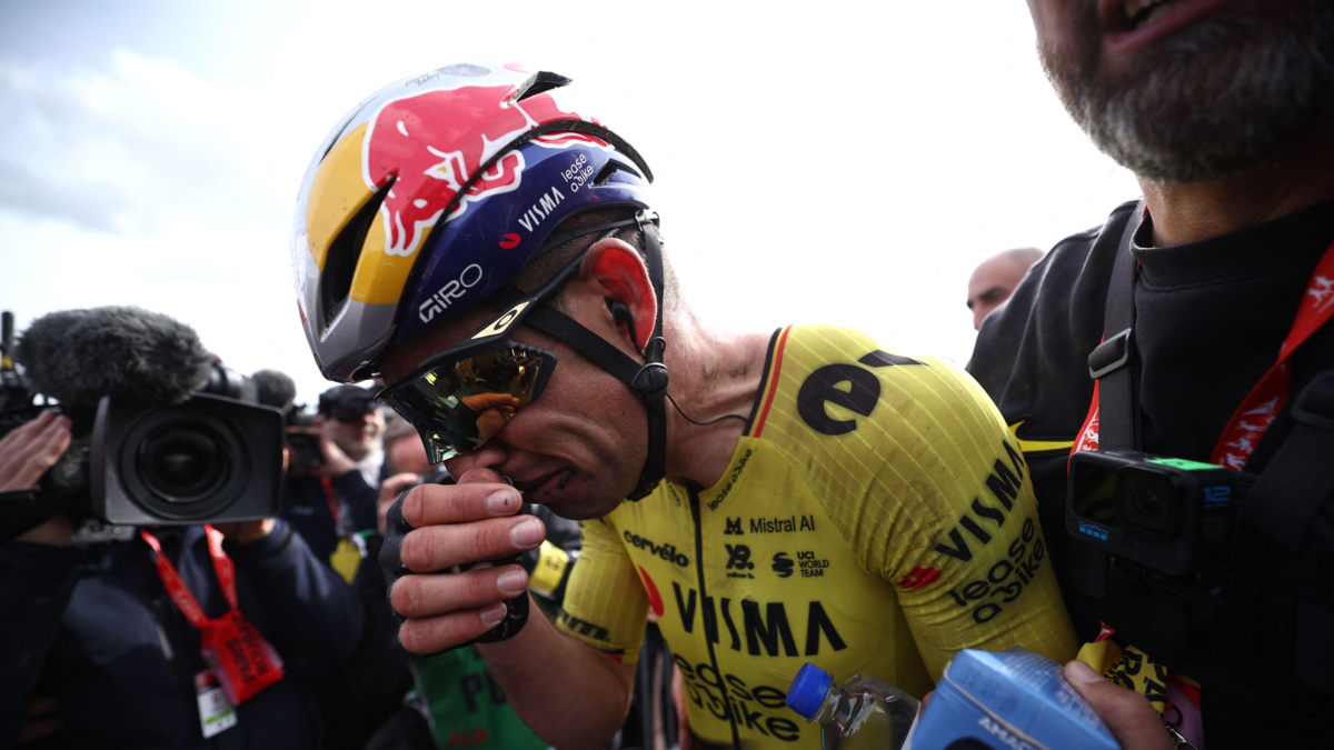 Video | Wout van Aert, entre lágrimas: así habló tras derrotar a Tadej Pogacar en la París-Roubaix