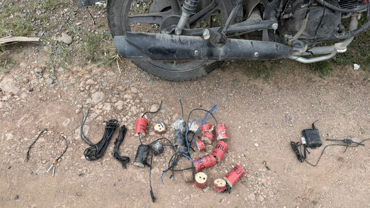 El Ejército y la Policía desactivaron una motocicleta cargada con explosivos de alto poder en el corregimiento de El Plateado, Cauca