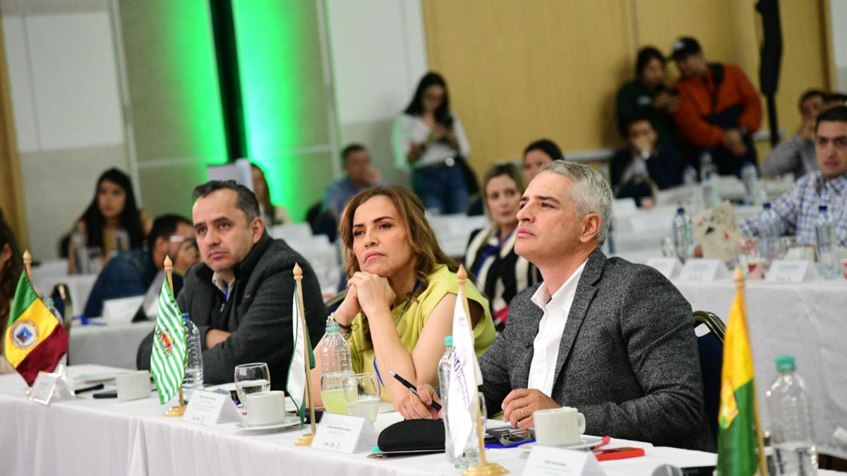 Gobernadores, alcaldes y congresistas plantean agenda legislativa para descentralizar recursos en el encuentro ‘Las Regiones Proponen’