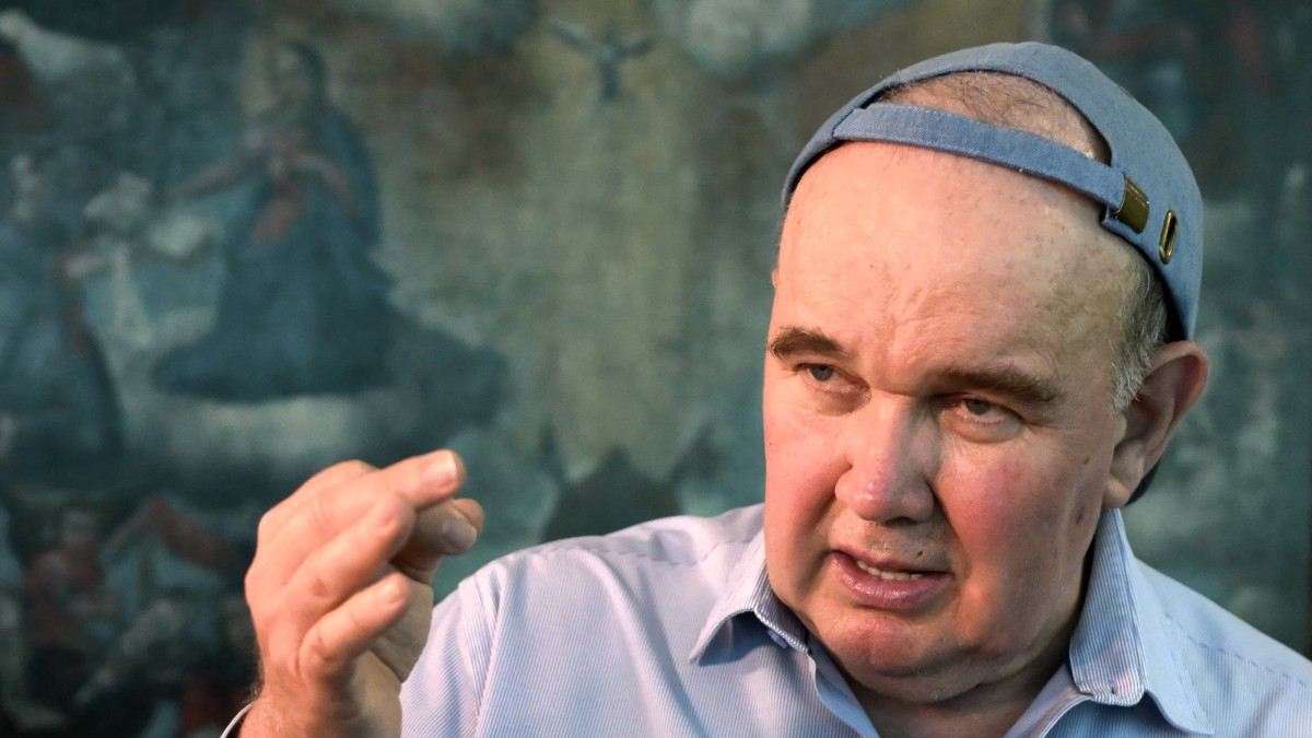  Rafael López Aliaga, segundo en el conteo preliminar de votos en Perú y en carrera...