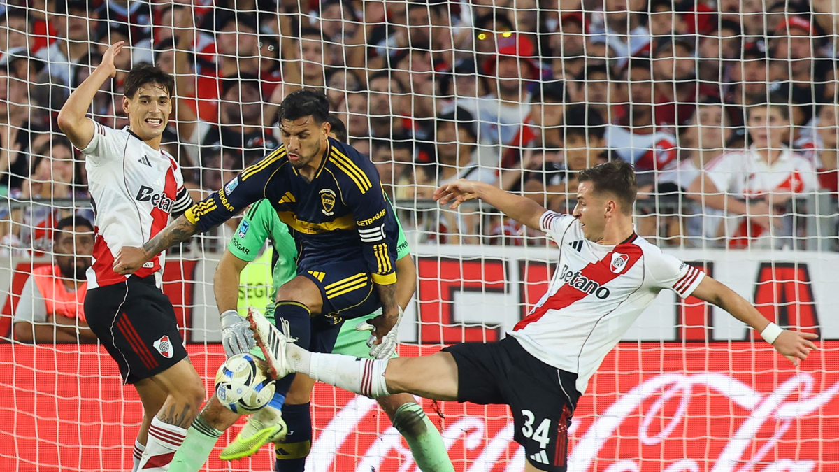 Boca Juniors golpea el orgullo de River Plate: le ganó el Superclásico en el Monumental