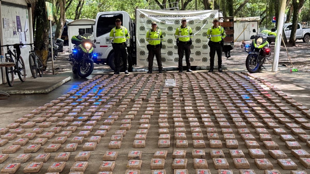 680.000 dosis de cocaína fueron incautadas en un vehículo abandonado en el Suroeste de Antioquia: el cargamento está avaluado en $4.000 millones