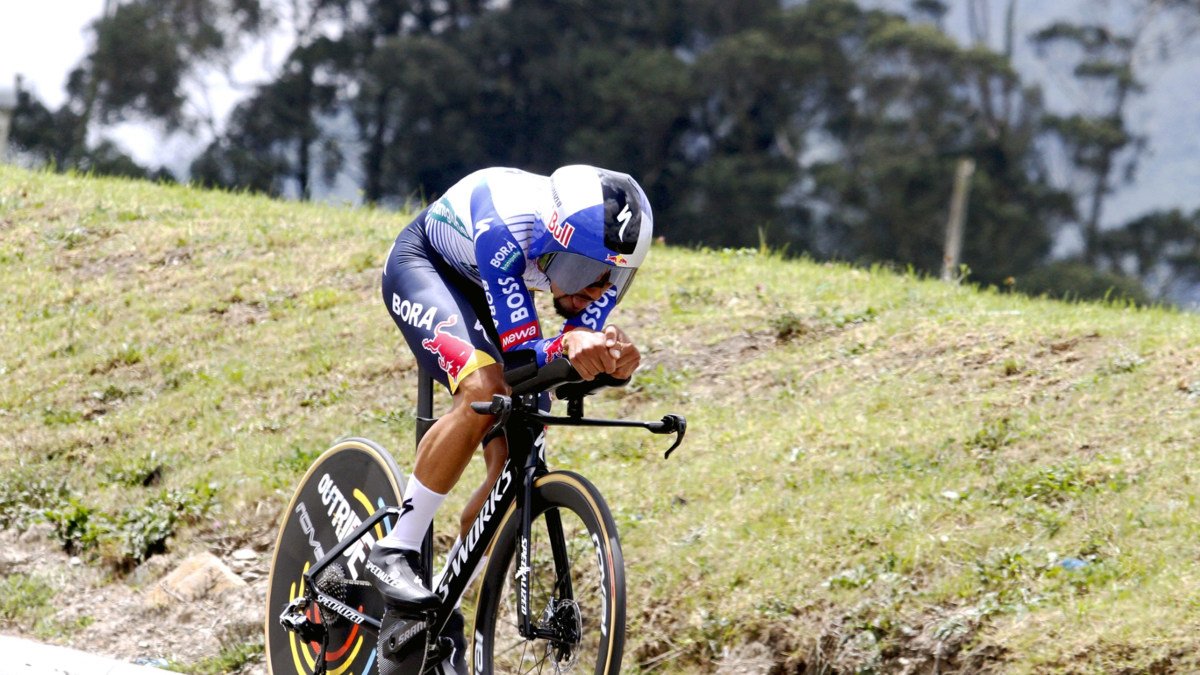 Daniel Martínez asume la responsabilidad: será el faro del ciclismo colombiano en el duro reto de la Flecha Valona