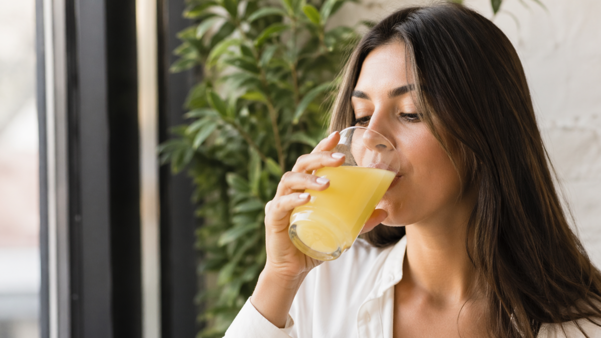 El ‘elixir dorado’: qué ocurre en el cuerpo al consumir un vaso de piña diariamente y cómo mejora la digestión y la circulación