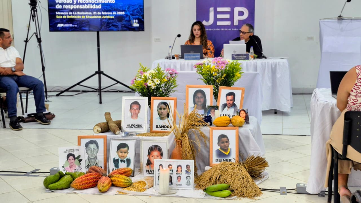 'Queríamos saber sus últimas palabras': el doloroso cara a cara por la masacre de La Resbalosa, ocurrida hace más de 20 años en el Urabá antioqueño