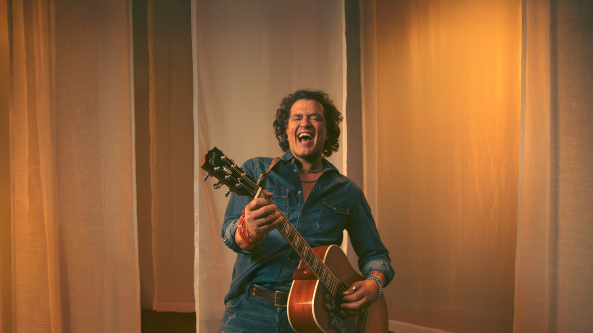 Carlos Vives presenta 'El último disco vol. 1', con colaboraciones de Juan Luis Guerra y Niña Pastori: 'No creo que vaya a dejar de hacer música'