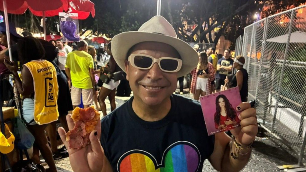 Shakira manda a repartir carrito de pizzas para sus fans en Copacabana: 'La madre loba vino a alimentar a su manada'