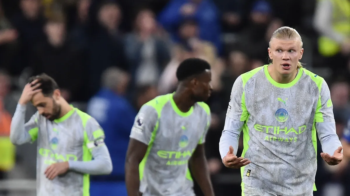 Manchester City sufrió un doloroso tropiezo: empató con Everton y le puso la Premier League en bandeja al Arsenal