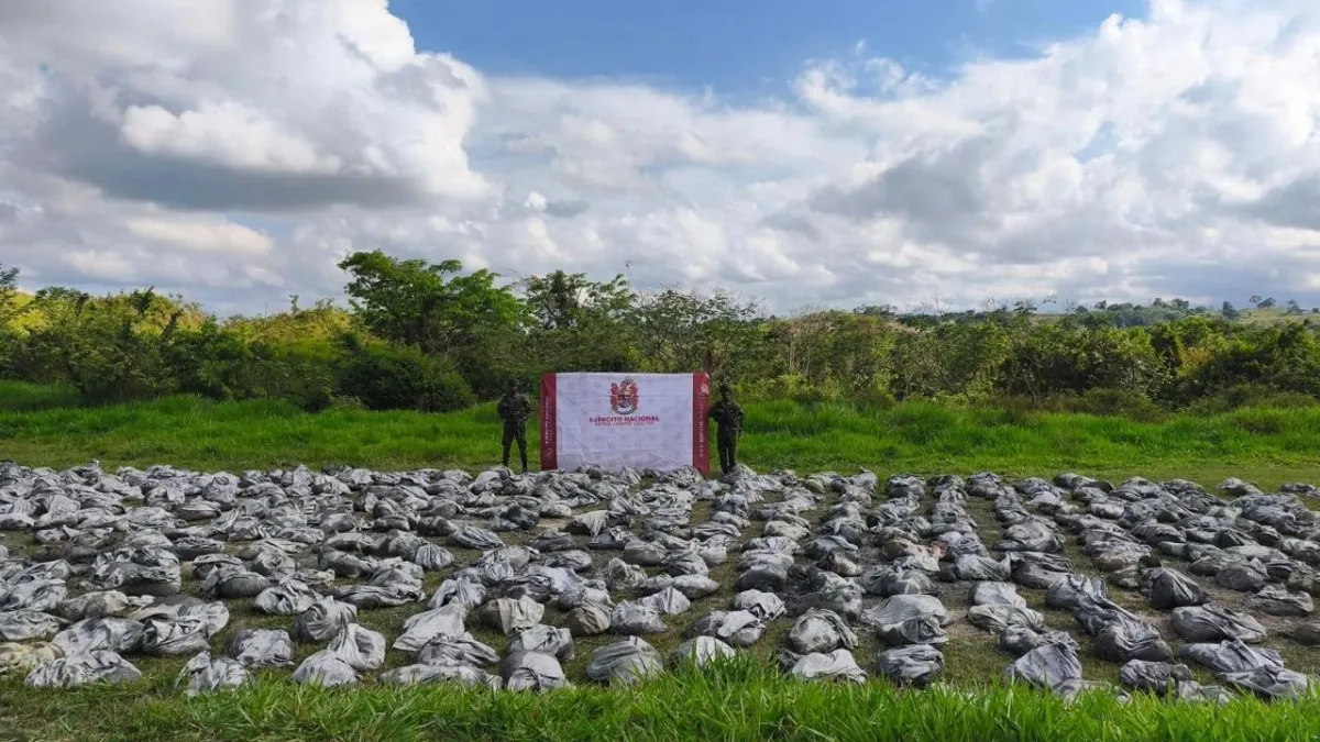 Incautan 27 toneladas de cianuro en Bolívar en operativo contra minería ilegal: Ejército advierte riesgo ambiental y golpe a redes criminales