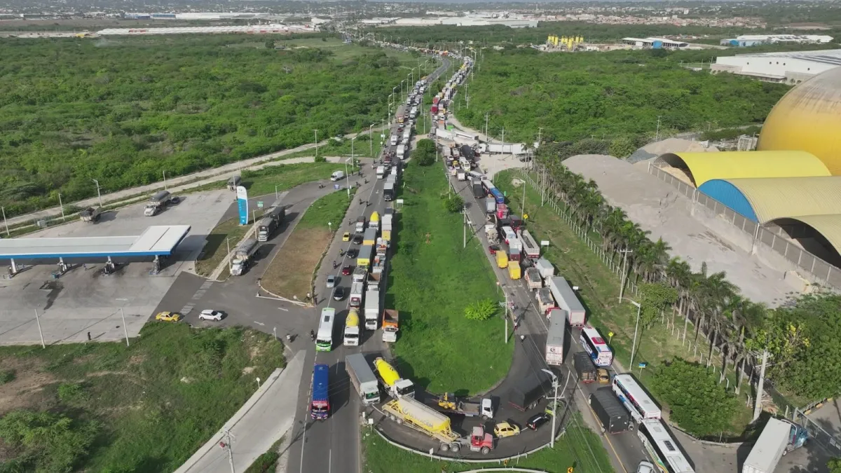 Barranquilla | Masivo trancón en cercanías del Puente de la Cordialidad reactiva el reclamo gremial: 'Es una crisis estructural ampliamente advertida'
