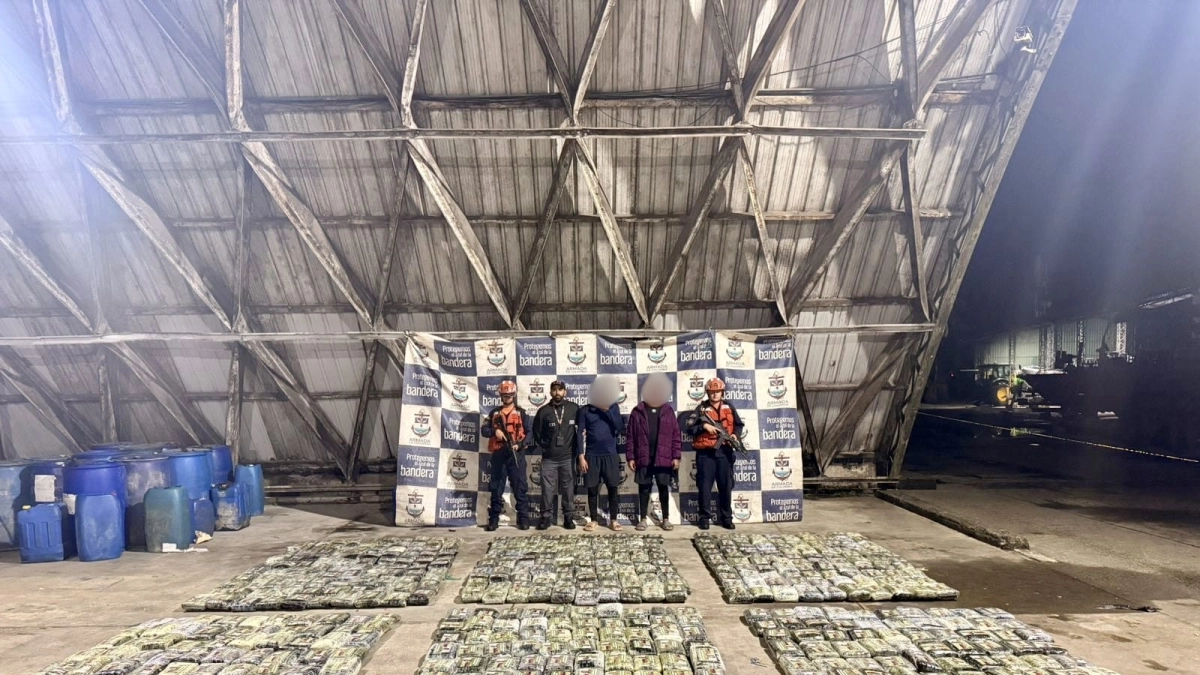 Una de las más grandes incautaciones de drogas en el Pacífico: la Armada decomisó más de 5,8 toneladas y capturó a seis extranjeros