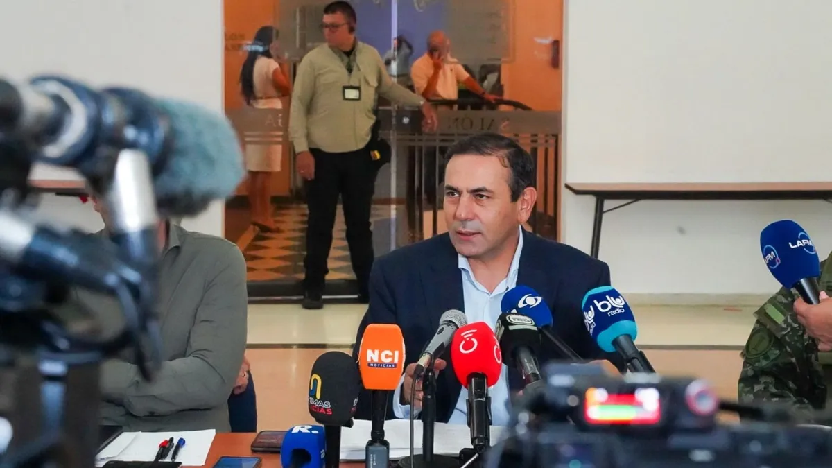 Extorsión, quema de buses y riesgo electoral | El reto de seguridad que tiene Santander: ‘No permitiremos que los bandidos se establezcan'