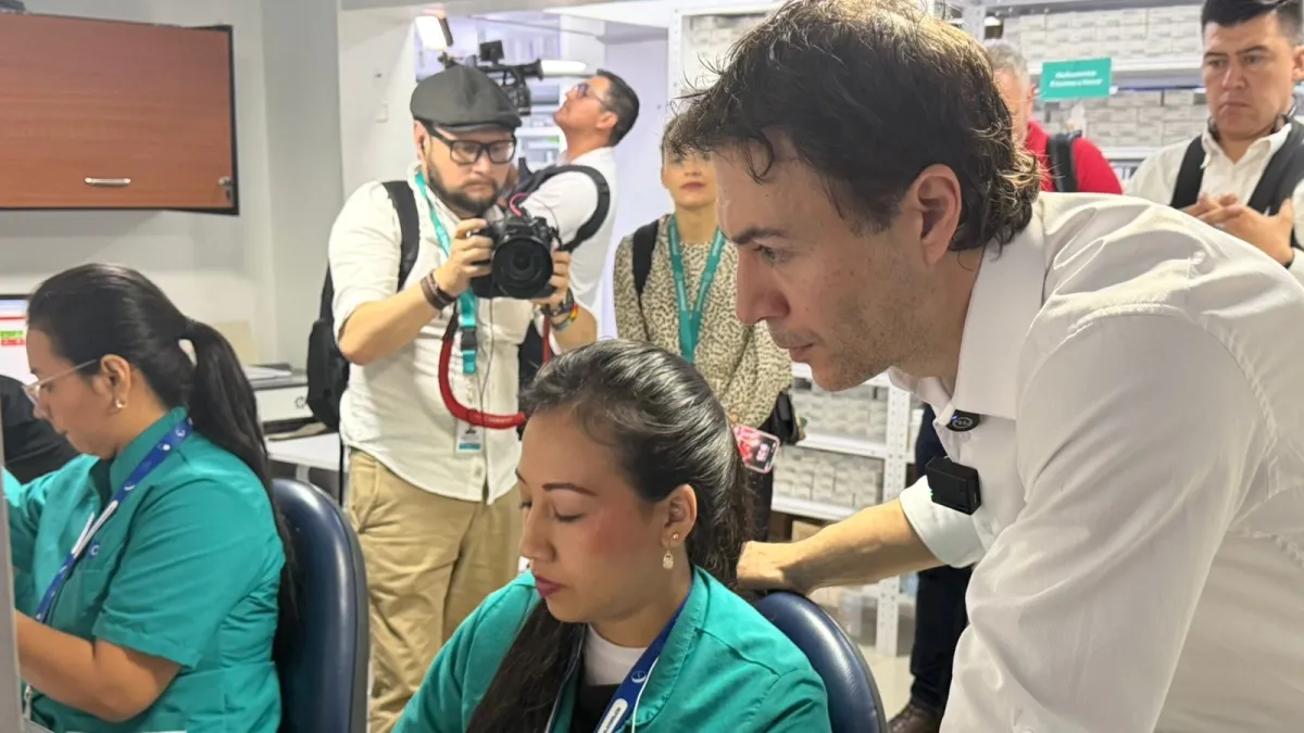 Superintendente de Salud, Daniel Quintero, llegó a Bucaramanga a hacer intervención en dispensarios: denuncia ocultamiento de medicamentos en Cafam