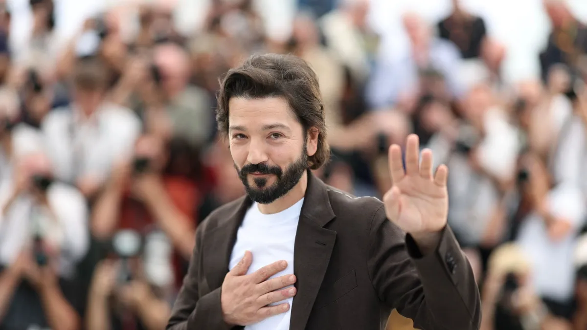 Diego Luna presenta en el Festival de Cannes una historia de migrantes: 'El odio en EE.UU. hace que América Latina mire a Europa'