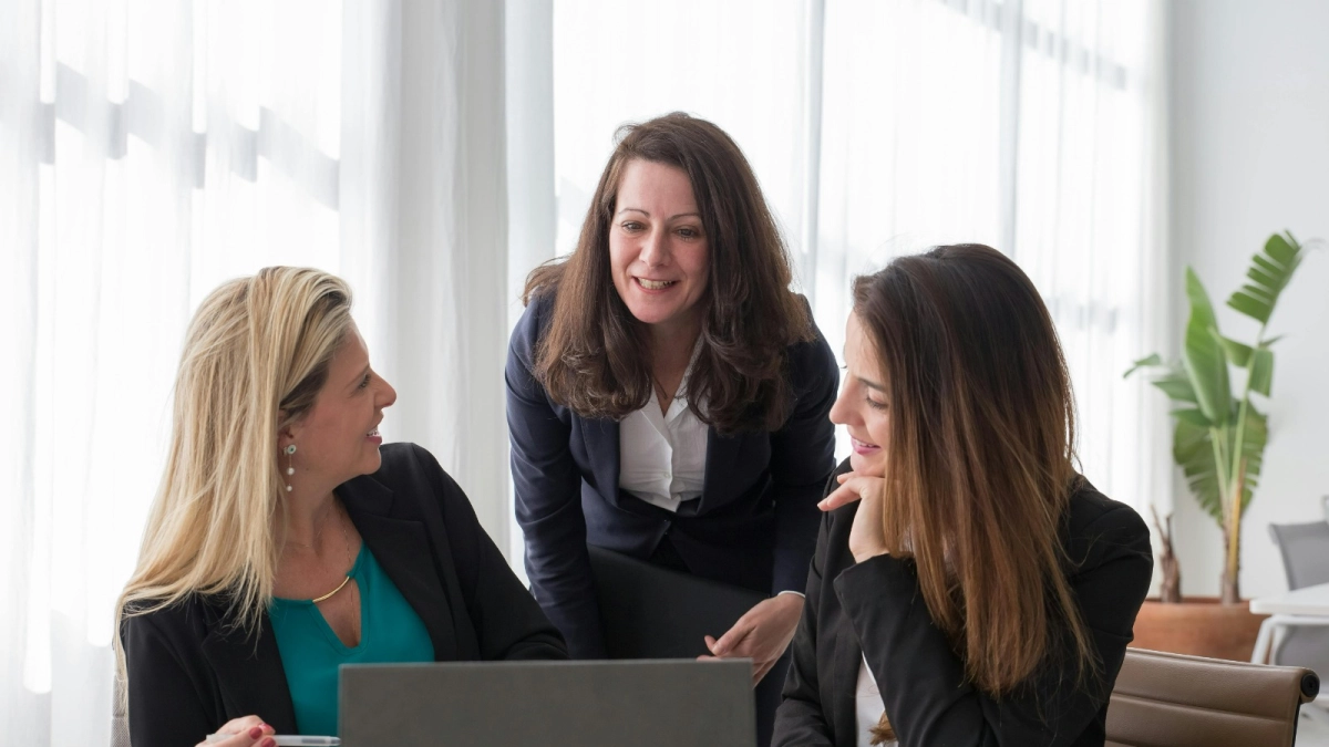 Madres emprendedoras en Colombia serán beneficiadas con microcréditos para fortalecer sus negocios en 2026: así funciona el programa