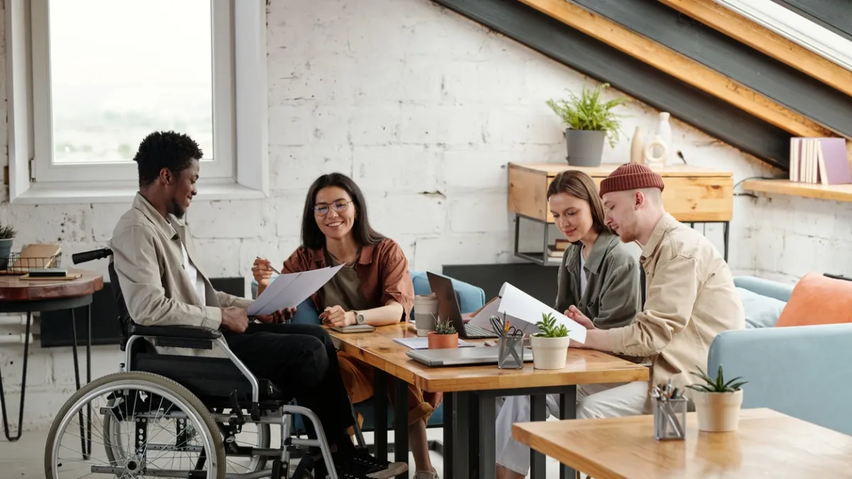 Grupo Aval abre convocatoria laboral inclusiva para personas con discapacidad