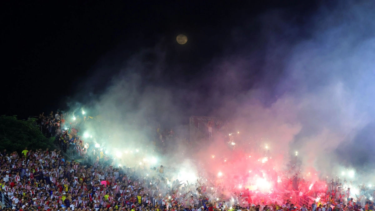 El Romelio fue una sola fiesta: cánticos, banderas y euforia rojiblanca marcaron una noche inolvidable en Barranquilla
