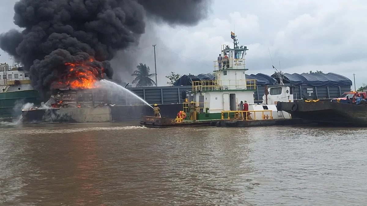 Cartagena | Explosión en barcaza de Pasacaballos deja nueve heridos: autoridades investigan si sustancia derivada del petróleo originó la emergencia