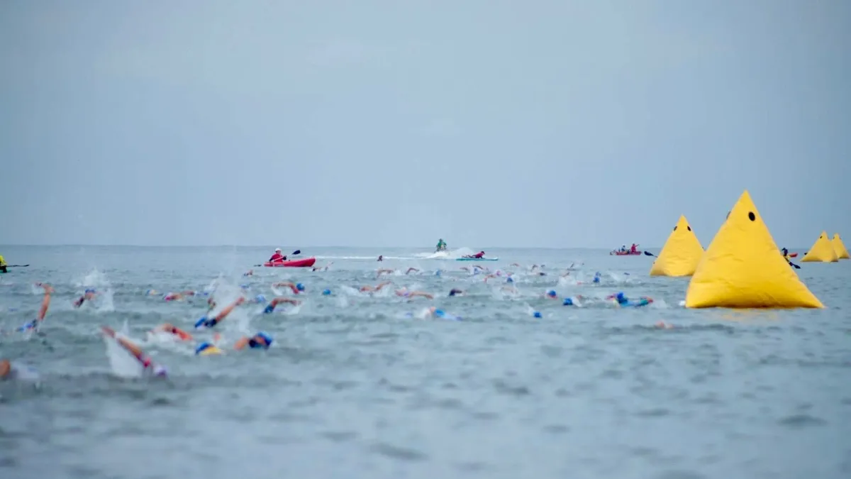 Más de 1.200 atletas ya compiten en el Ironman 70.3 este dom