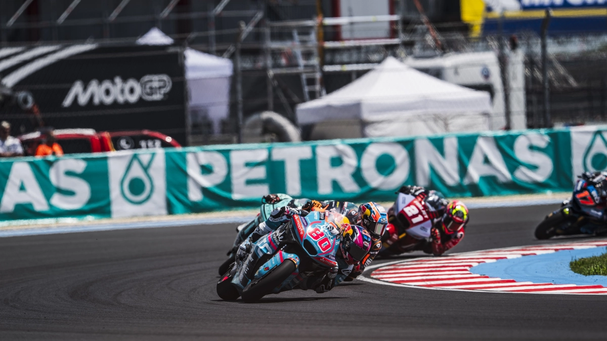 David Alonso terminó el GP de República Checa con un sabor agridulce: se le escapó la victoria en la última curva, pero subió al podio