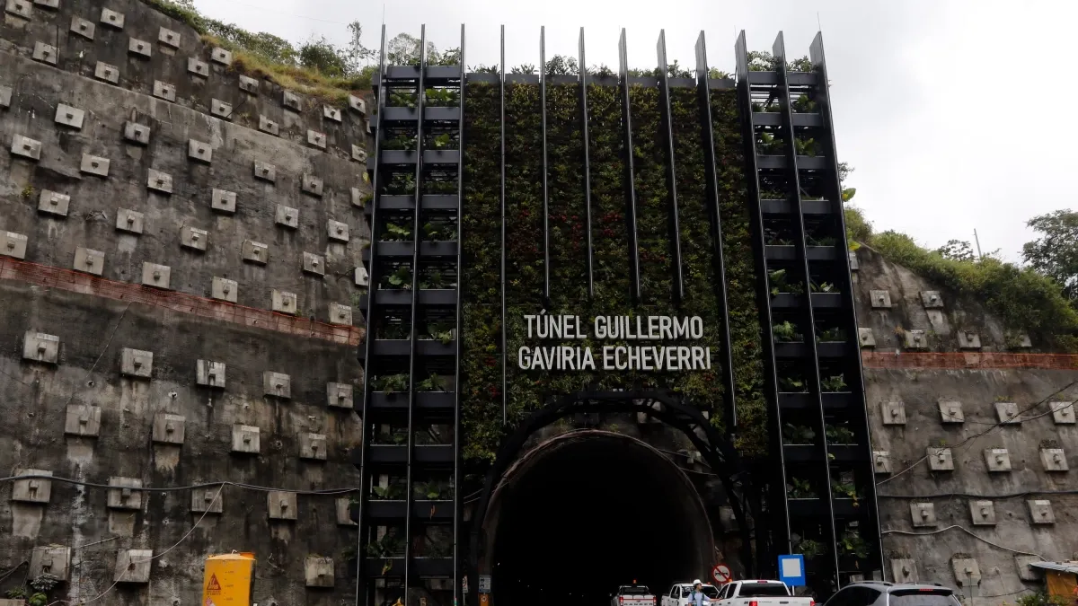 Iniciaron las obras para instalar los equipos electromecánicos en el Túnel del Toyo tras el rifirrafe entre el Gobierno Nacional y Antioquia