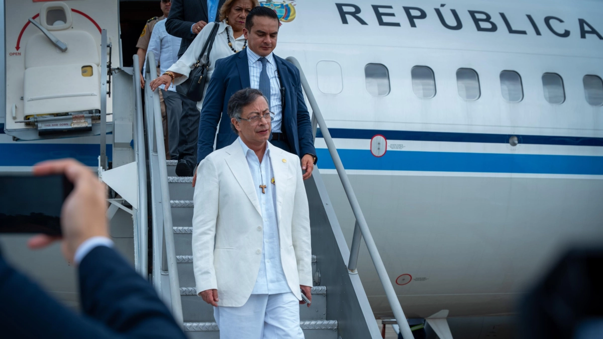 Gobierno Petro sigue nombrando cónsules en provisionalidad a pesar de que su mandato termina en un mes: designaciones en Ecuador y Venezuela