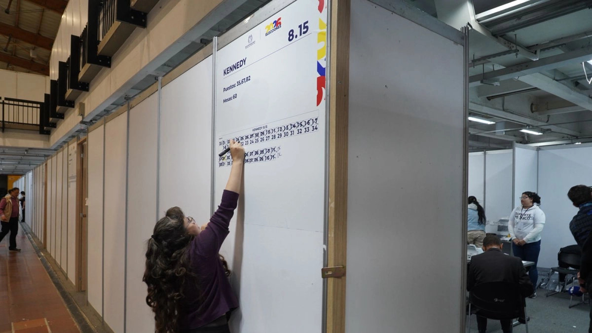Iván Cepeda apenas recorta 273 votos entre 30 capitales departamentales: en un 99.997 % coincide preconteo con escrutinio de jueces