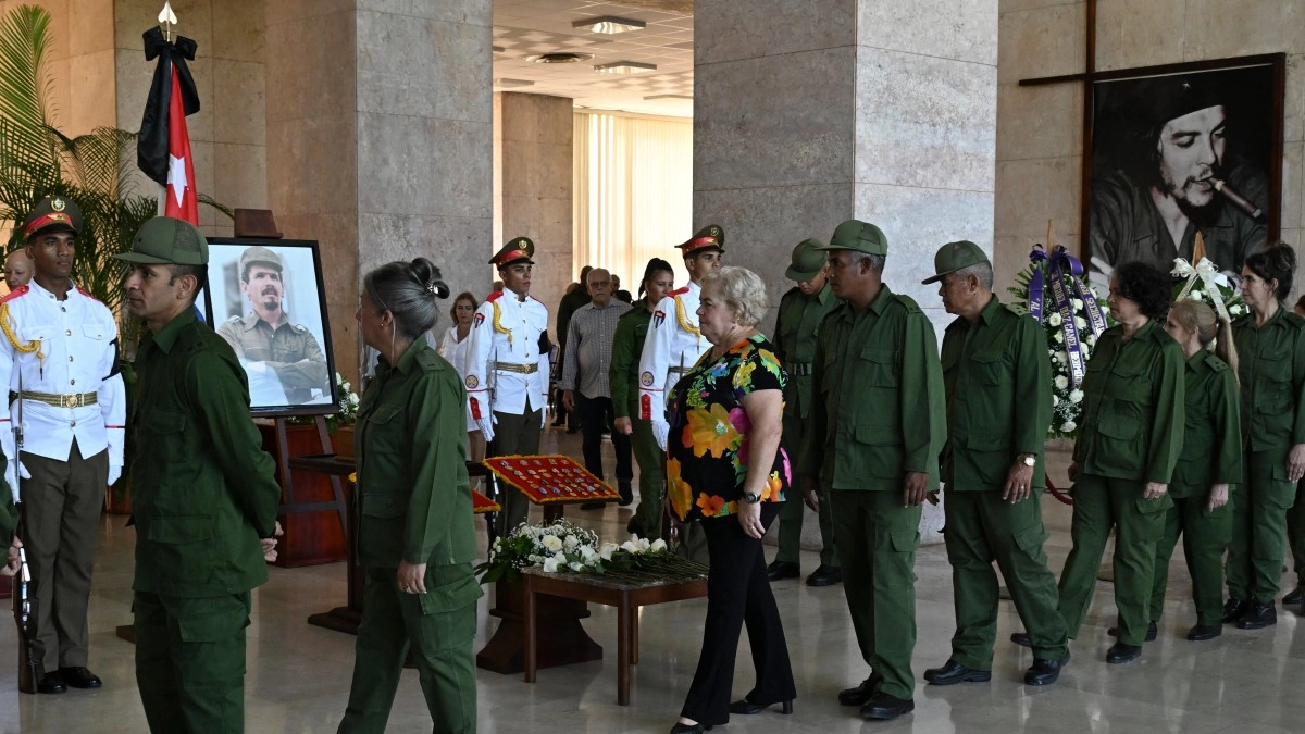 El expresidente cubano Raúl Castro reaparece en La Habana para despedir a Ramiro Valdés, histórico comandante de la revolución