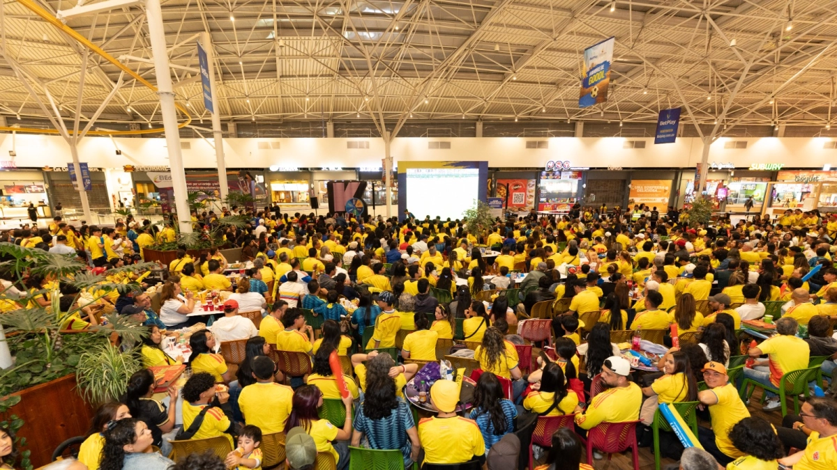 Centros comerciales amplían horarios y experiencias para atraer visitantes durante el Mundial
