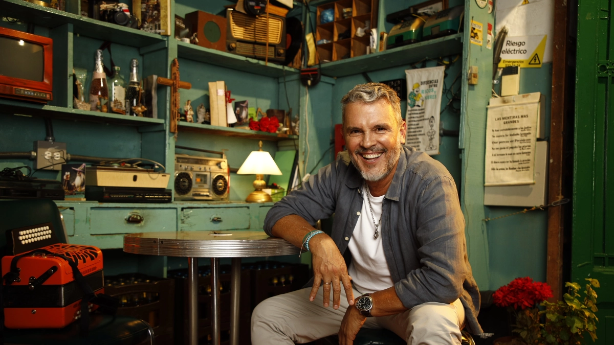 Guillo Vives regresa a la música con sabor vallenato y haciendo un homenaje a grandes figuras del folclor