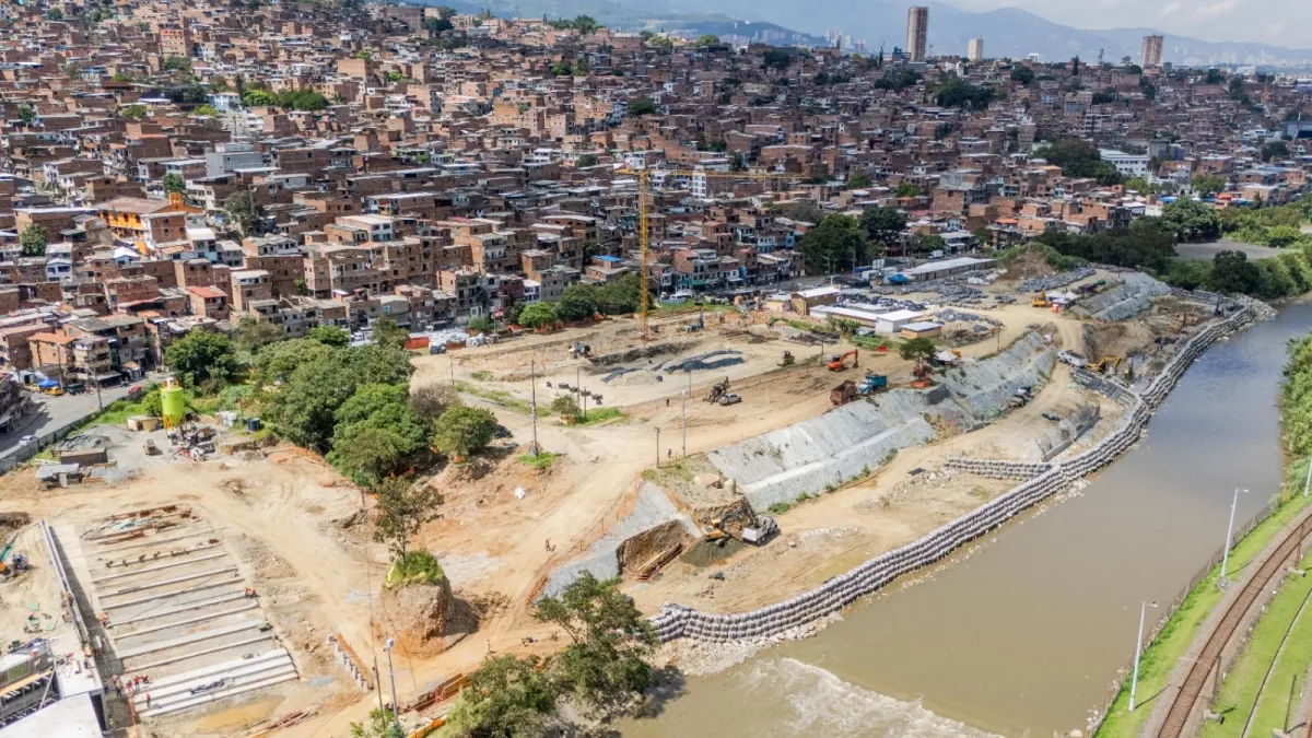 Medellín'deki Primavera Norte parkının geliştirilmesi ve Villa Niza avlusunun yenilenmesi
