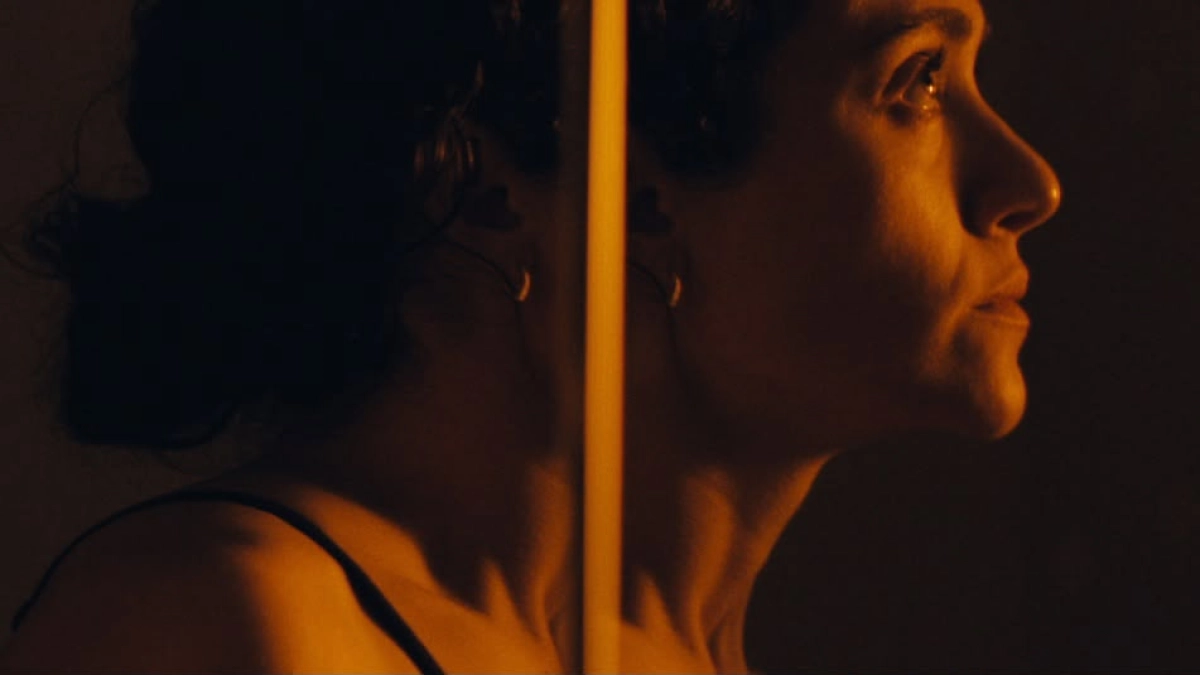 Tráiler de 'Furia': Emmy Rossum lidera el nuevo thriller de Disney+ sobre una asesina serial
