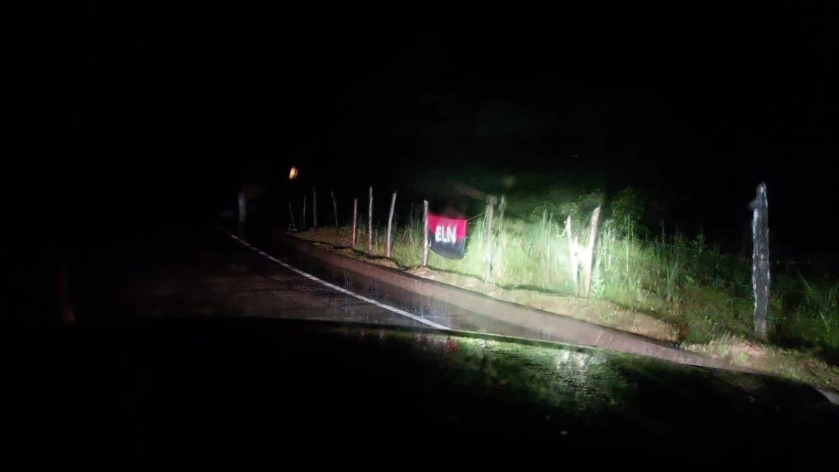 Ataque del ELN a Policía en Bolívar, con drones volando sobre escuelas y ráfagas de fusil, fue advertido en alerta temprana por Defensoría del Pueblo