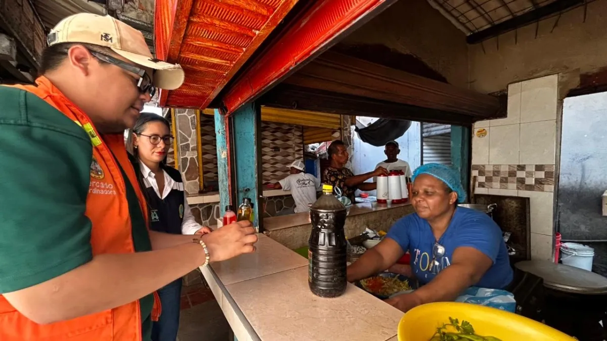 Cartagena: Bazurto se convierte en el nuevo bastión del reciclaje de aceite quemado en una cruzada por salvar la Ciénaga de Las Quintas