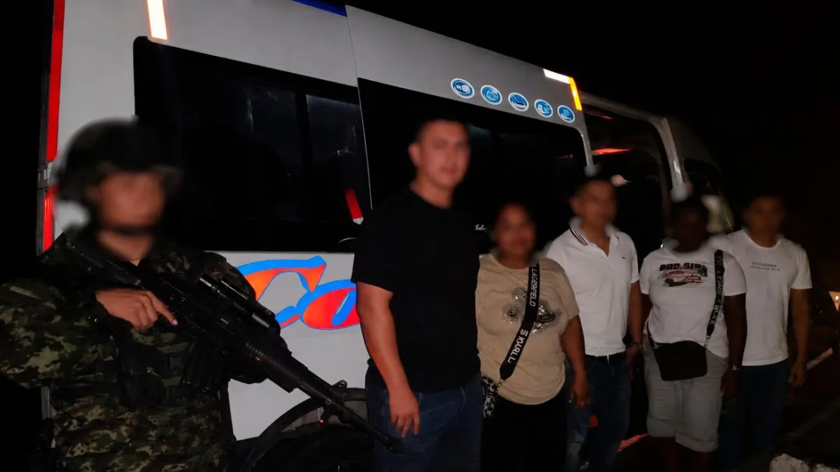 Combate en la Panamericana: Ejército frustra secuestro masivo y rescata a cinco personas en el Cauca