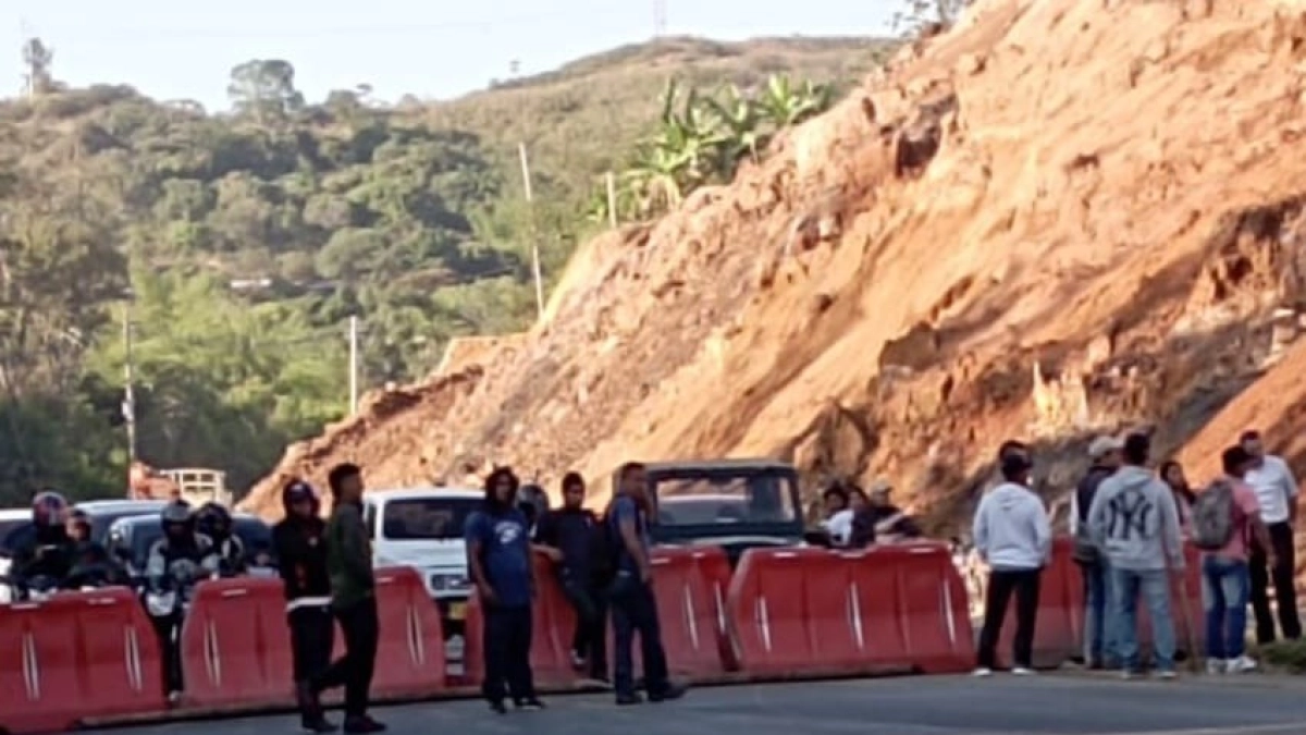 Rural Communities Block Pan-American Highway in Cauca Over Energy and Road Issues