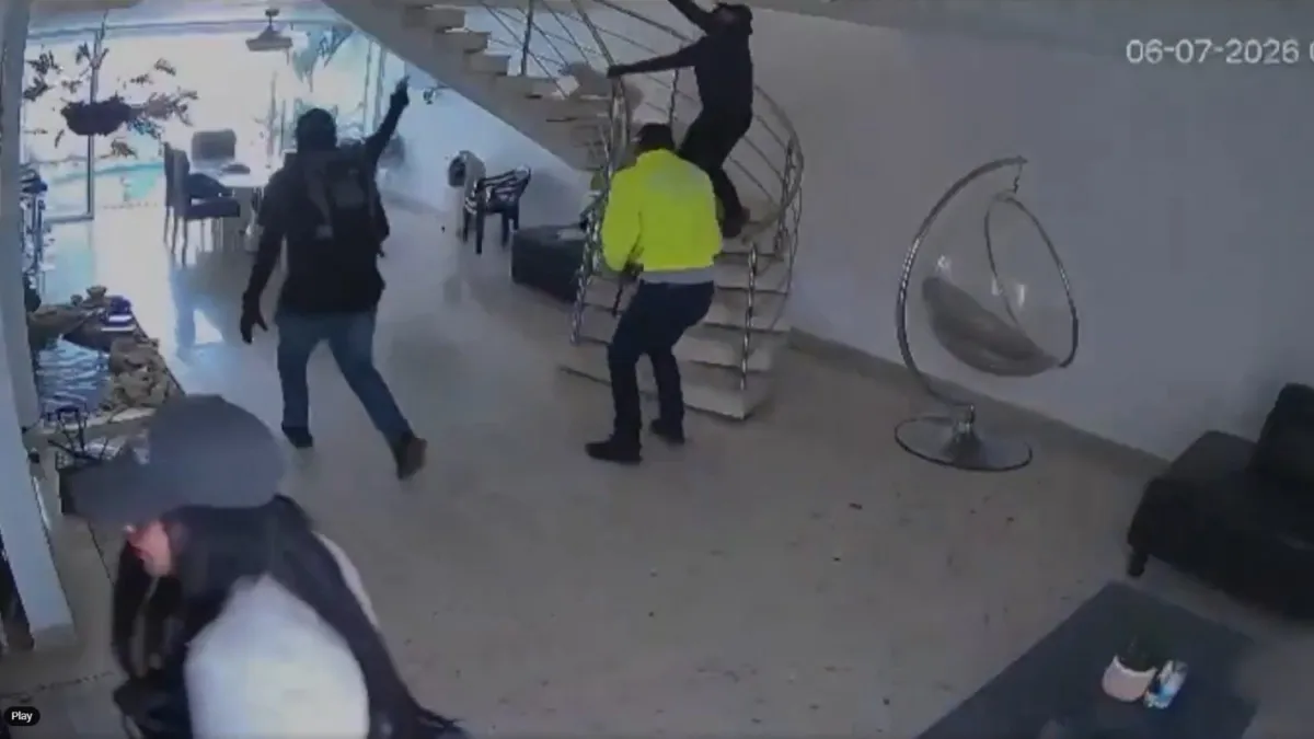 Video | Delincuentes que se hicieron pasar por agentes de la Sijín habrían hurtado $80 millones a una pareja de adultos mayores en su vivienda en Cali