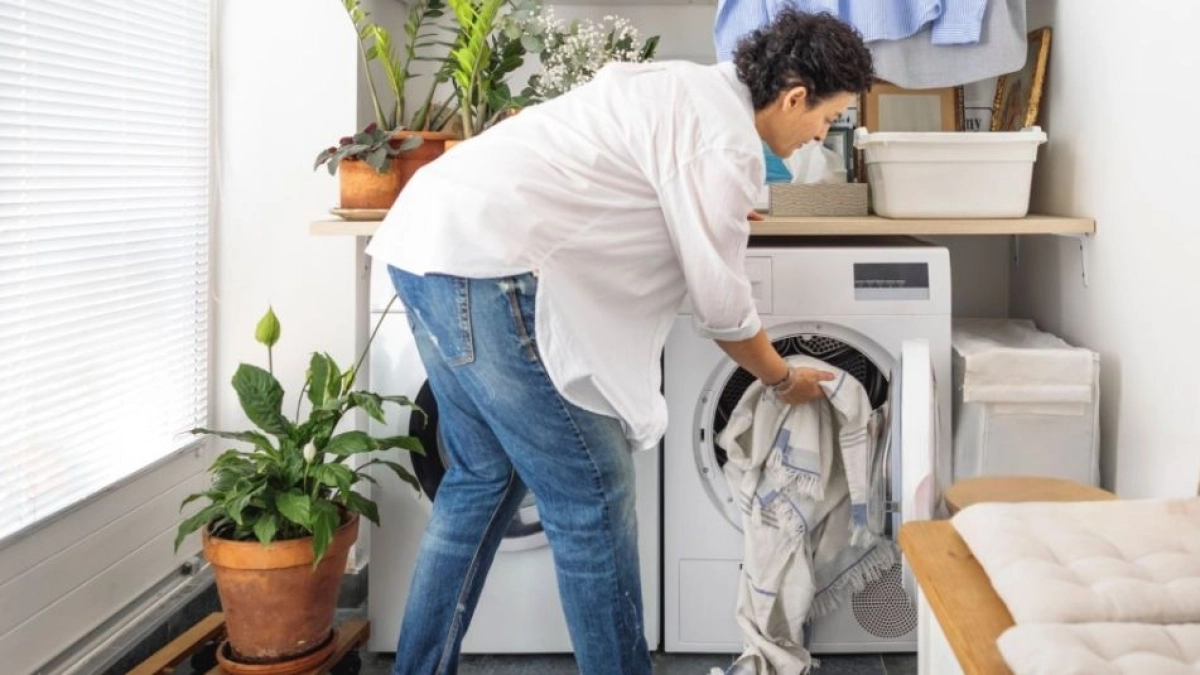 Cómo lavar la ropa con agua fría, tibia o caliente para evitar daños y prolongar su vida útil
