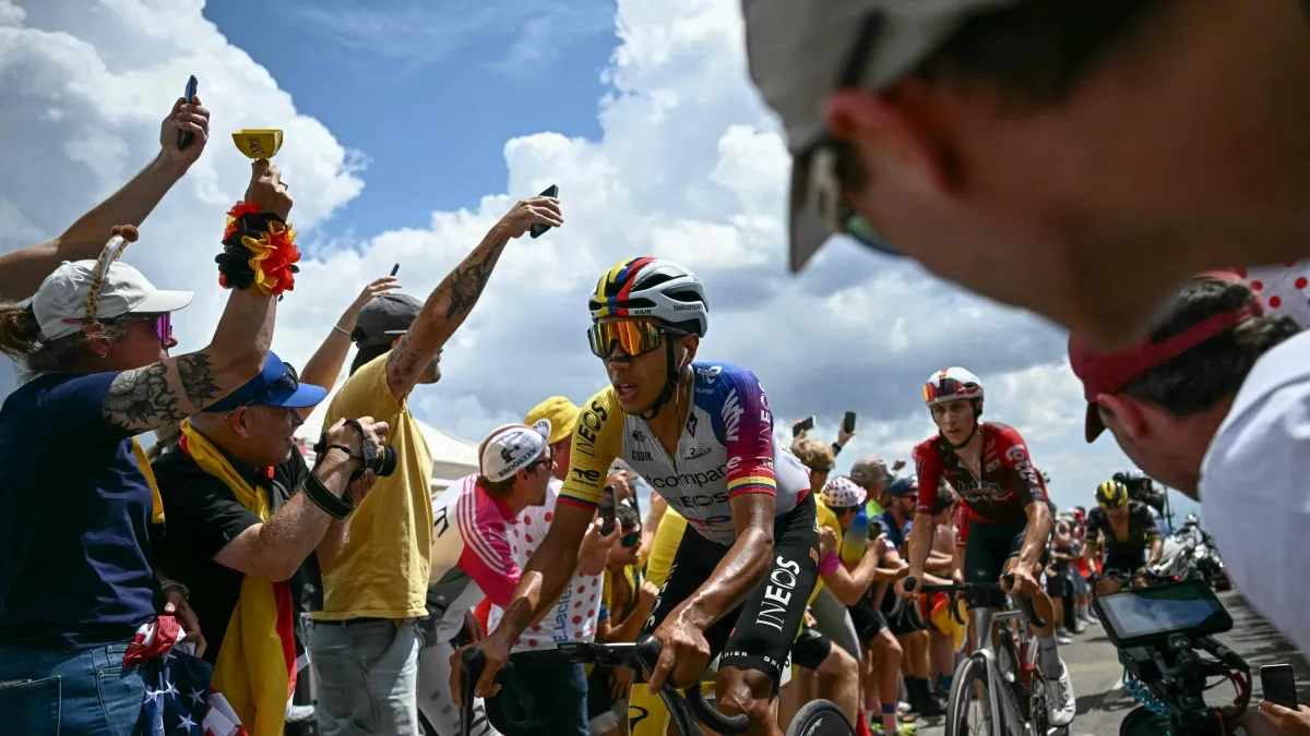 Egan Bernal cedió mucho terreno en el Tour de Francia tras un día complejo en la contrarreloj de la etapa 16: así van los colombianos en la general