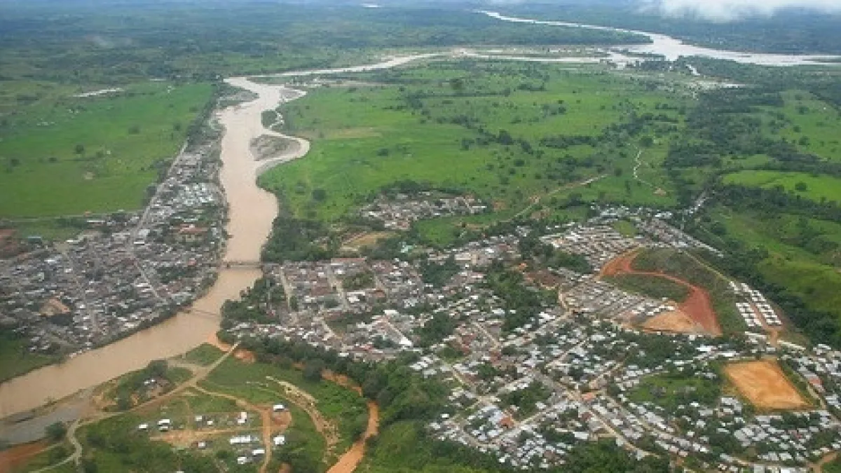 Enfrentamientos entre el Eln y el 'Clan del Golfo' en Tarazá, Antioquia, dejan al menos cinco muertos por detonaciones de explosivos