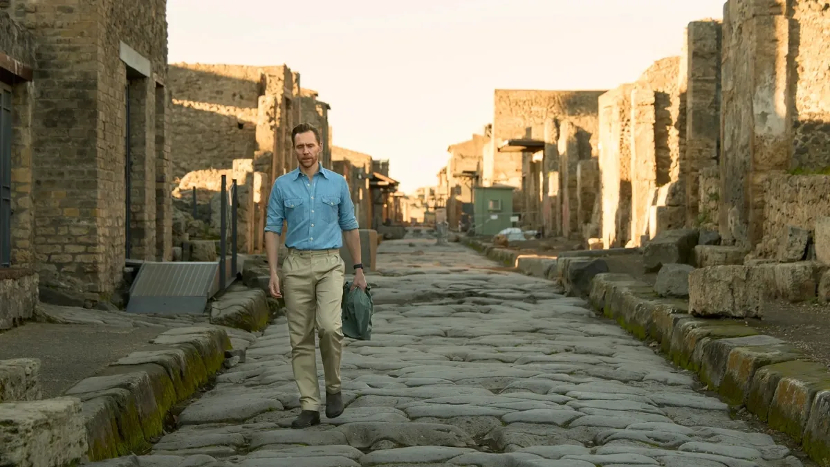 Tom Hiddleston y la serie que cambia mucho de lo que sabíamos sobre la destrucción de Pompeya