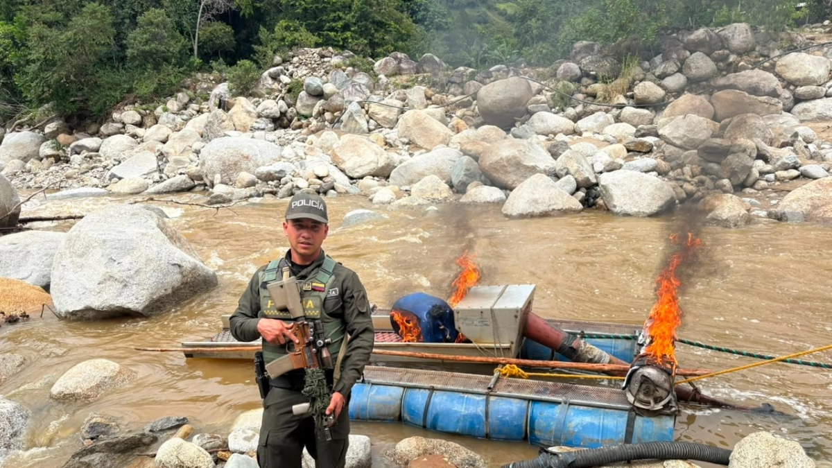 Golpe a la minería ilegal en Antioquia: intervienen 15 yacimientos y destruyen maquinaria en megaoperativo