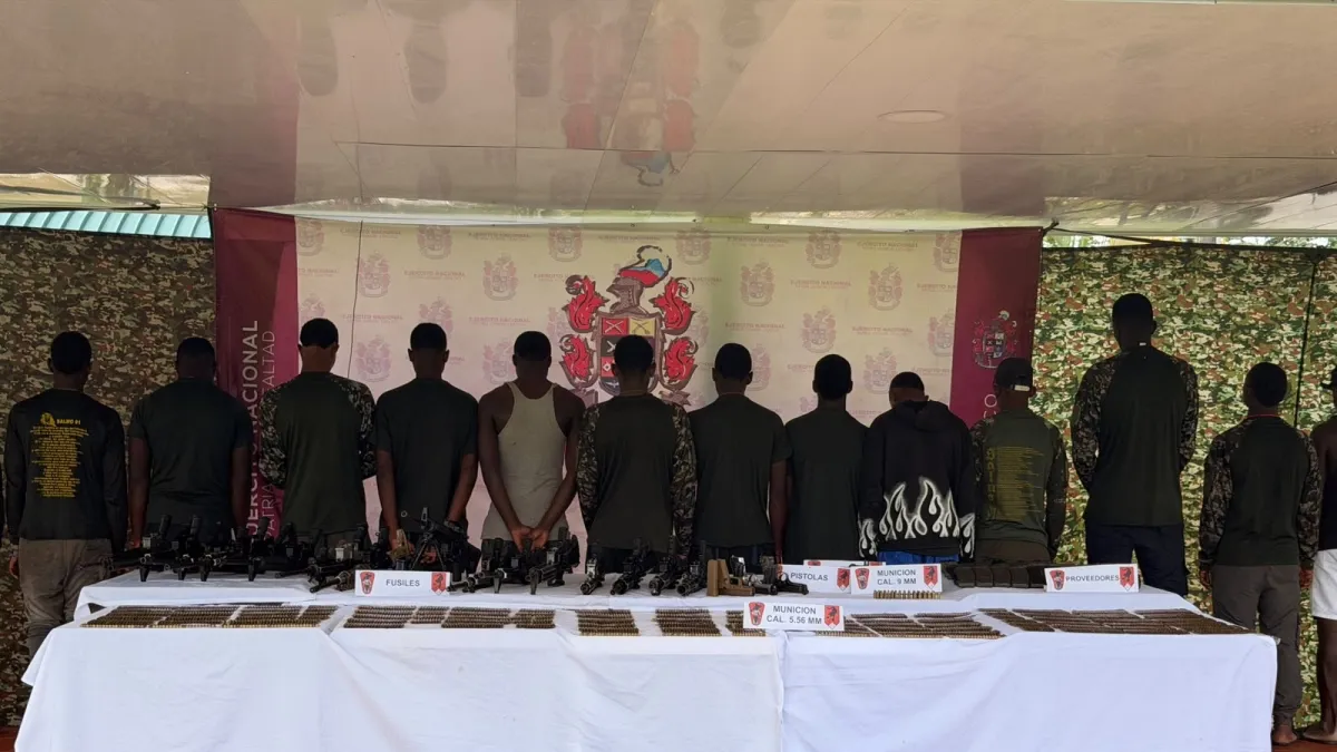Así fue la entrega de 16 disidentes al Ejército en Nariño: pertenecían al grupo armado que estuvo en negociaciones con el Gobierno Nacional