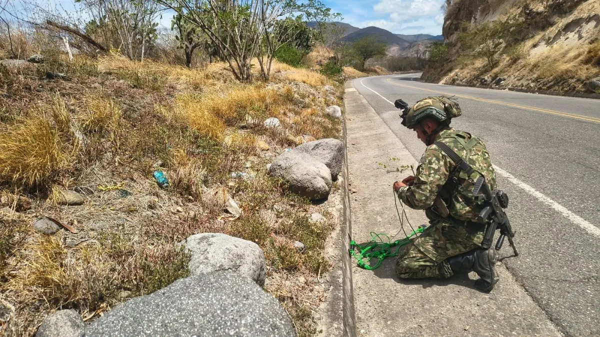 Un área minada impidió el paso de vehículos en la vía Panamericana entre Cauca y Nariño: alrededor de tres horas se mantuvo cerrada